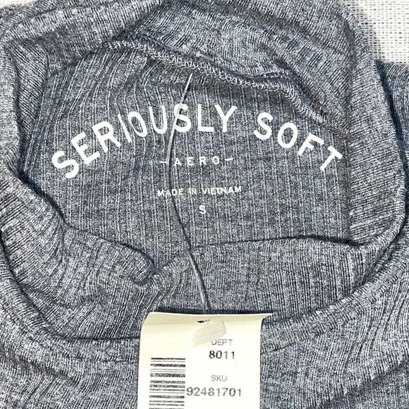 Aero - Seriously Soft | NWT Gray Mock Neck Sleeveless Crop Top | Small - Picture 4 of 5